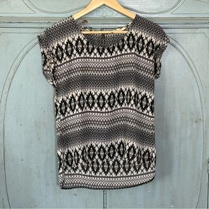 EUC Pink Rose Fun print black & white shirt size small